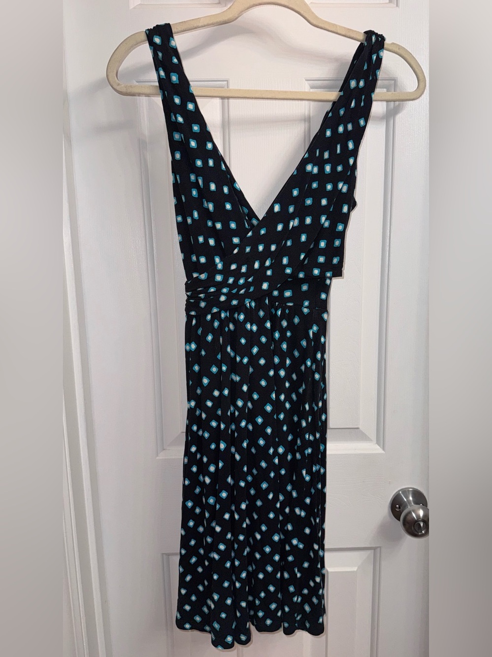 Ann Taylor Loft Black and Teal Printed V-Neck Sleeveless Women’s Dress